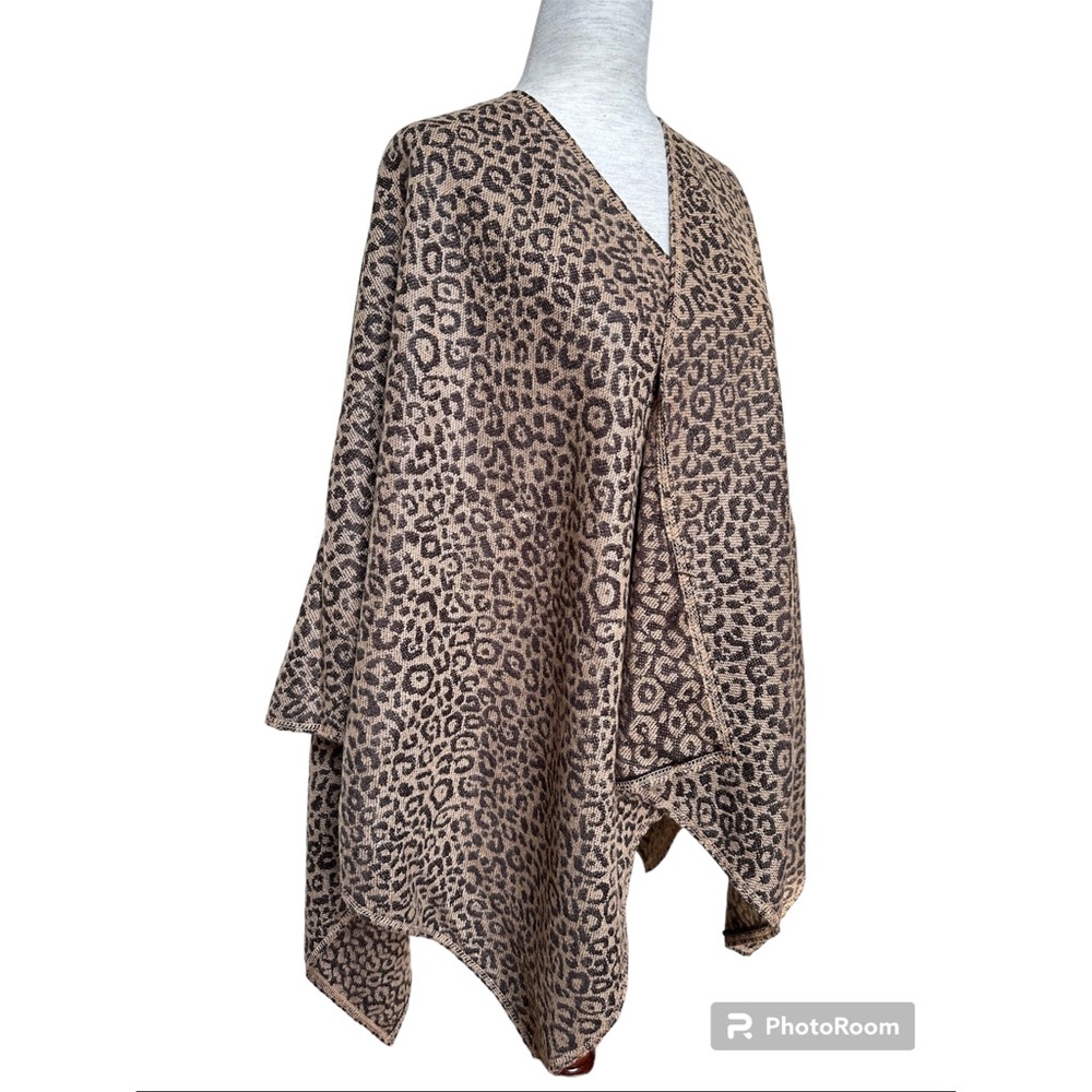 V.FRAAS Animal Print Light Poncho, NWT